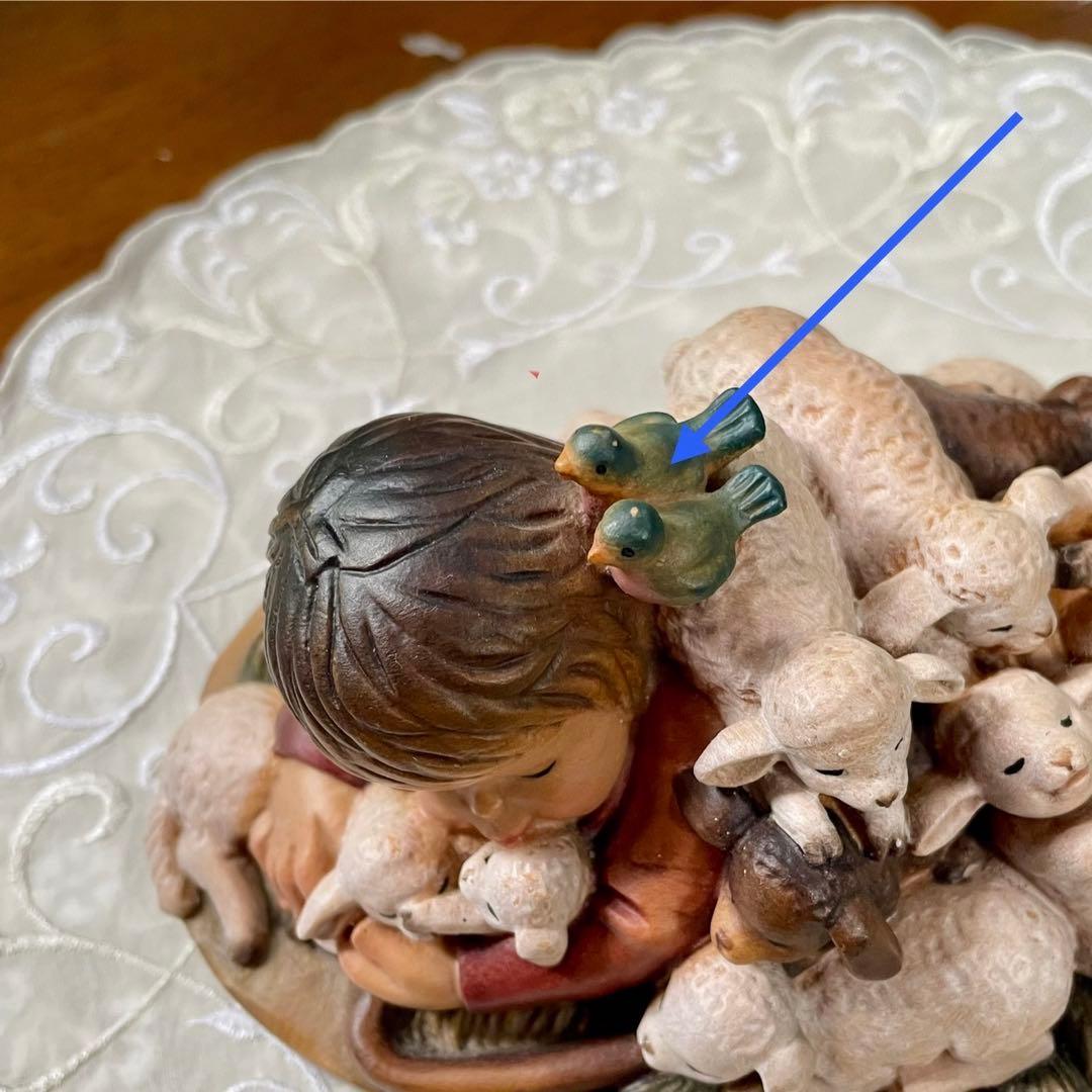 アンリ人形　Shepherd lying with lambs nativity