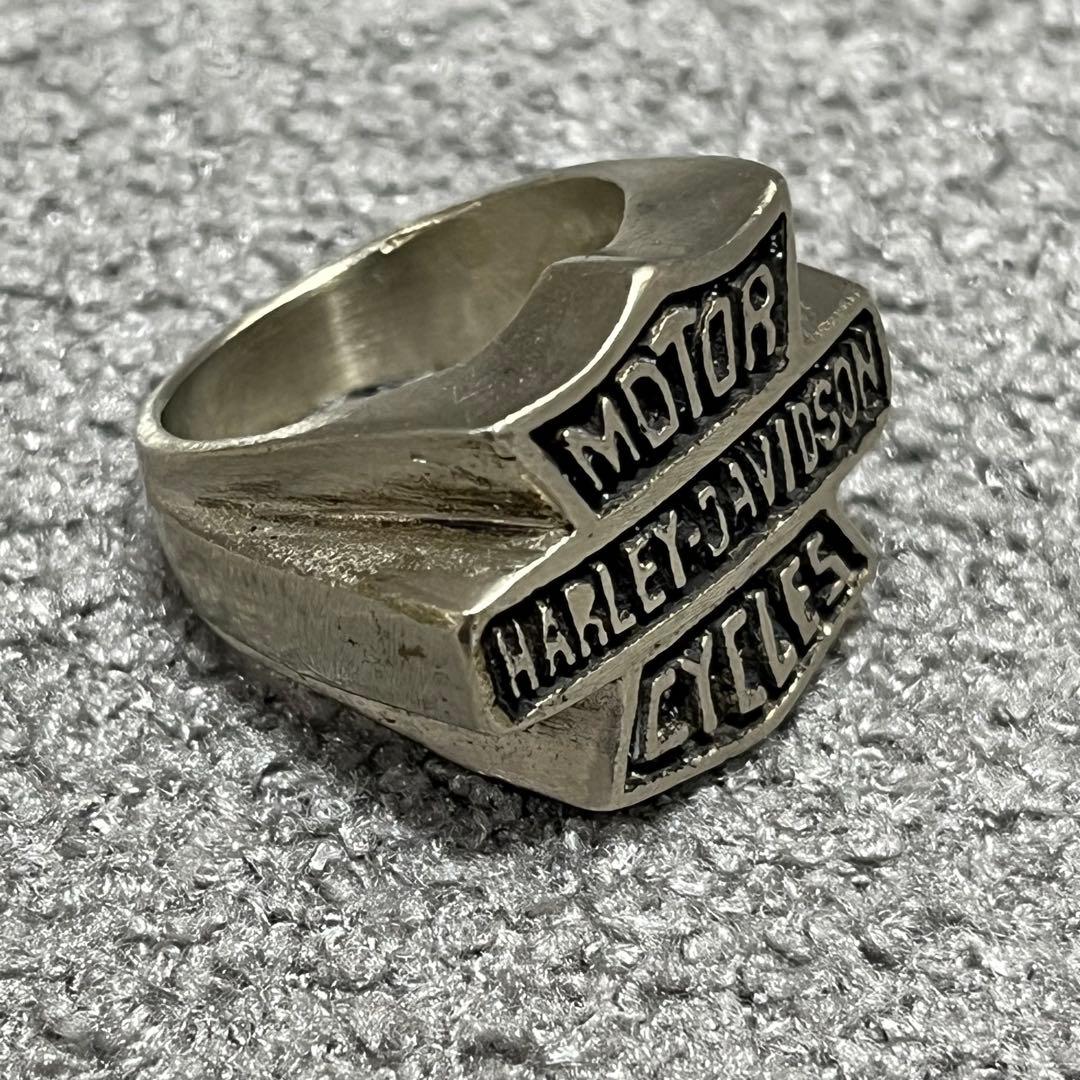 d54 Harley-Davidson 盾ロゴ強調　無骨バイカー映え　雰囲気抜群