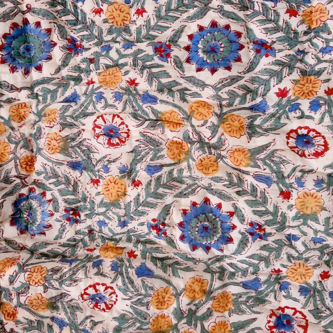 ブロックプリントキルト　インドの布団　ソファーカバー　ベッドカバー　キルト