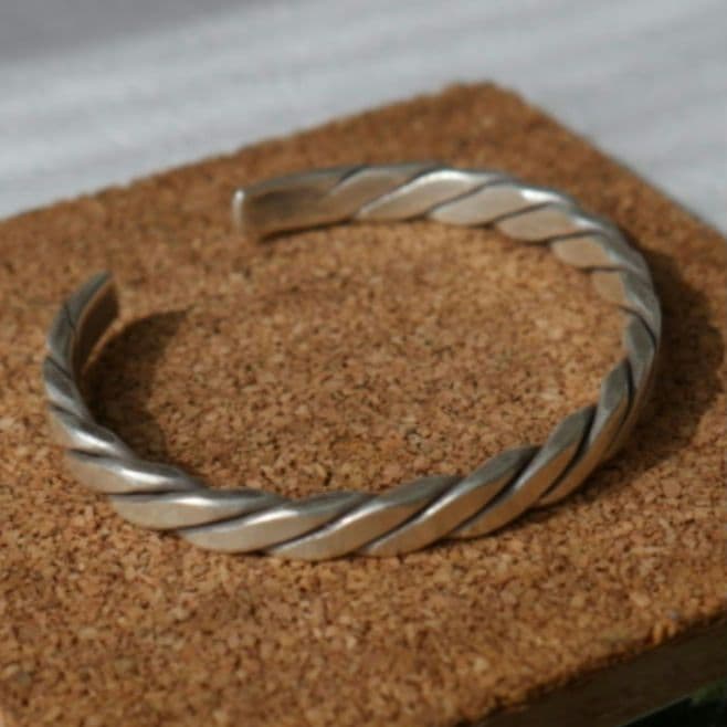 【新品現地買付】カレンシルバー バングル/高純度/スタイリッシュ/31g