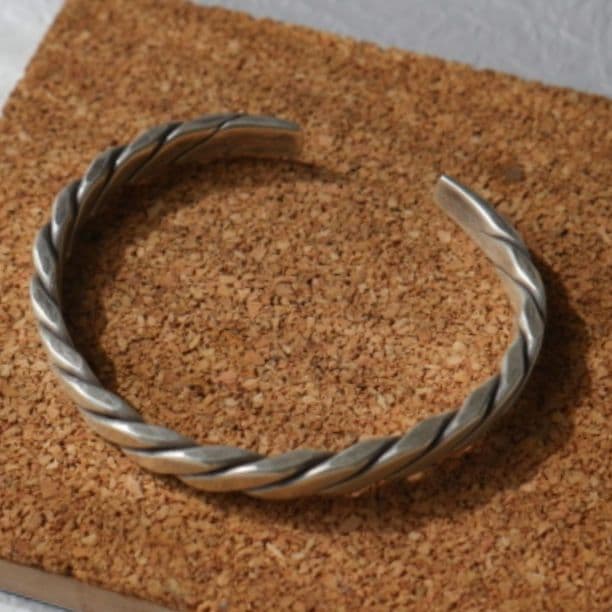 【新品現地買付】カレンシルバー バングル/高純度/スタイリッシュ/31g