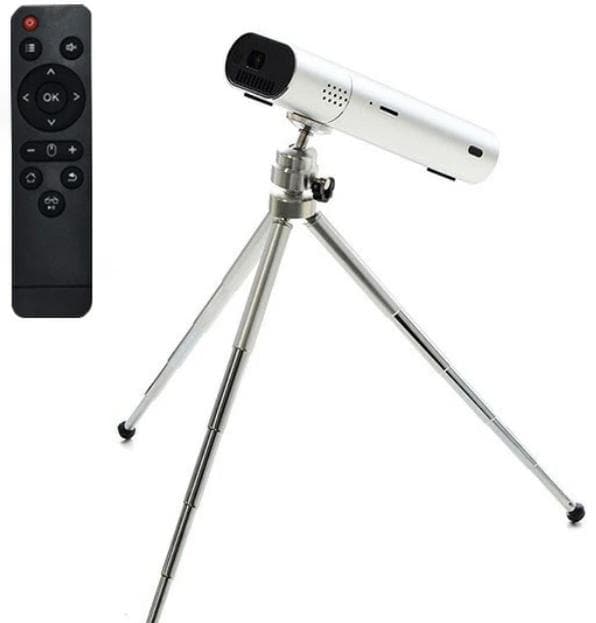 廃番品【新品未使用】プロジェクター ミニシアター 天井投影 三脚 リモコン付き