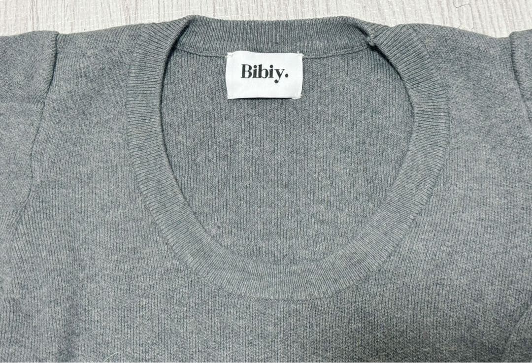 bibiy AMELIE PEPURAMU KNIT グレー　訳あり