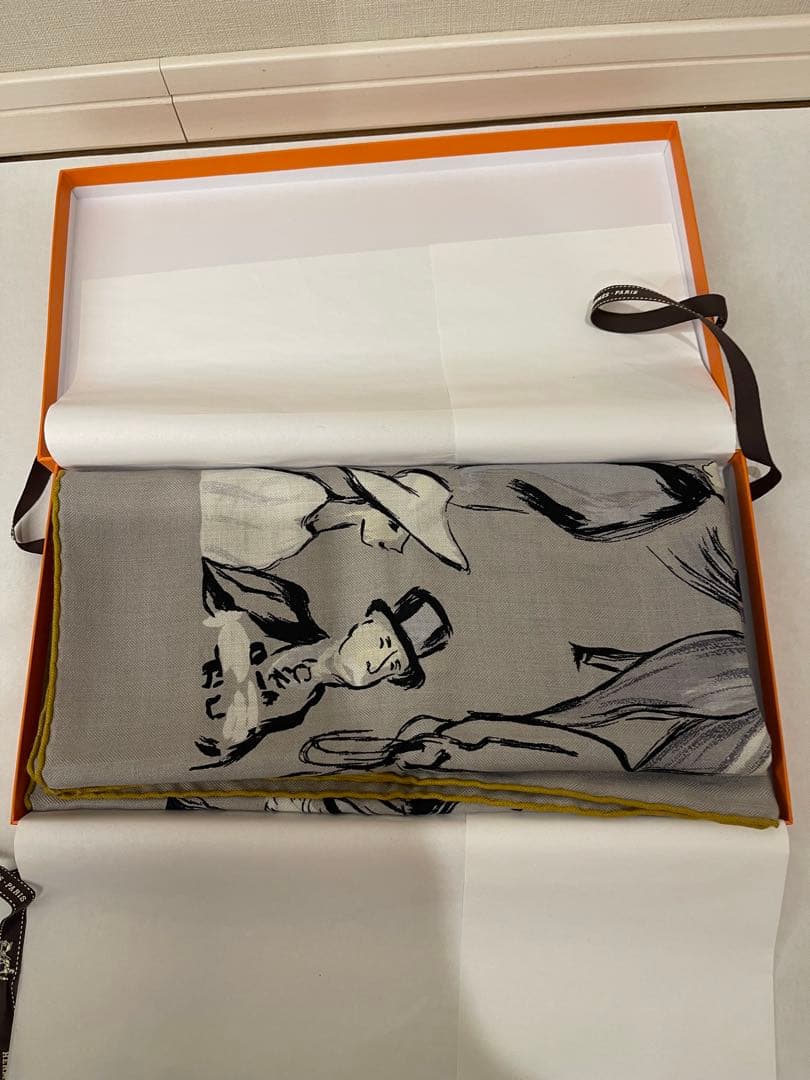 『新品』Hermès カレジアン（パドック） ストール❣️グレー色２０２５ＡＷ