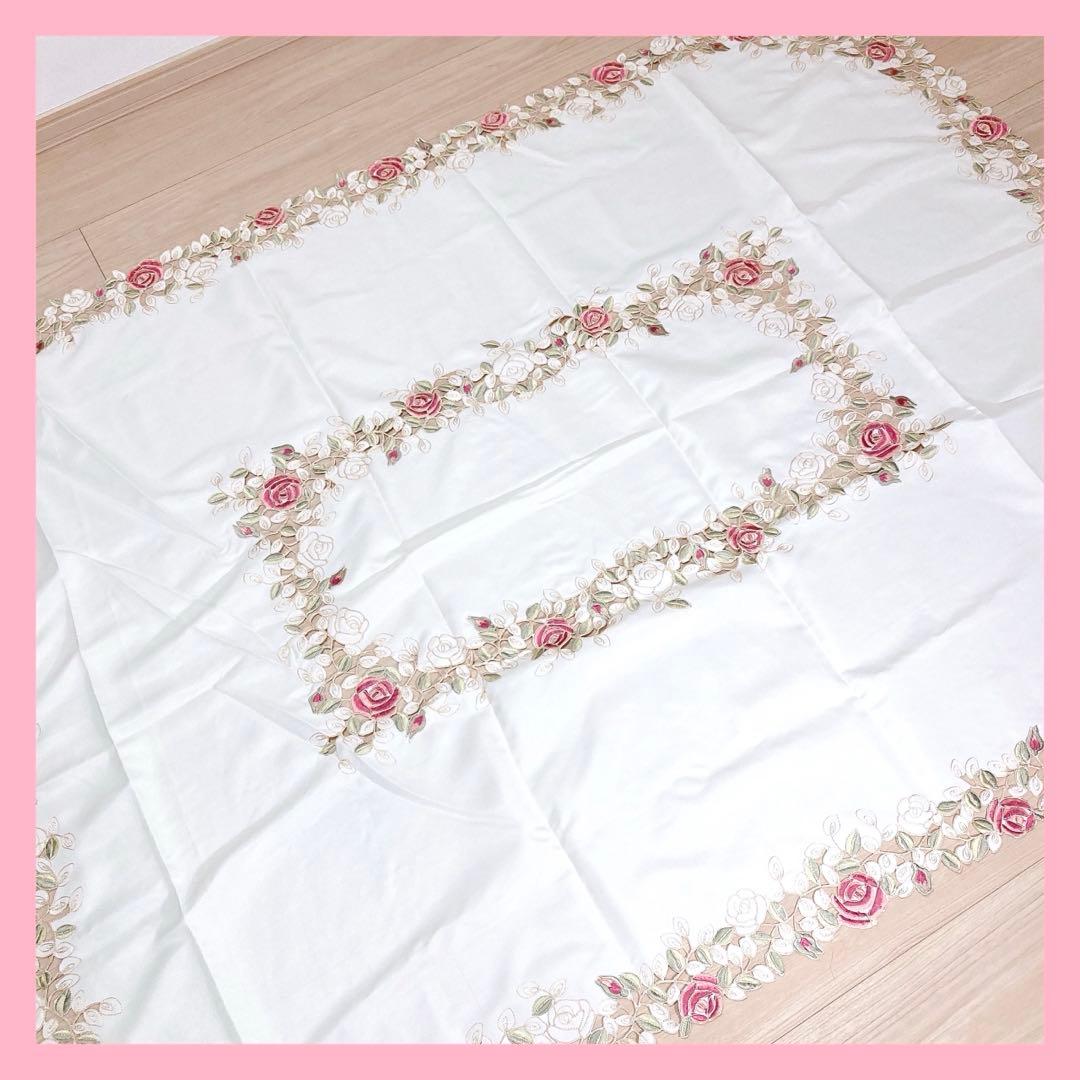 花柄刺繍(薔薇)　テーブルクロス 175×130cm 未使用品