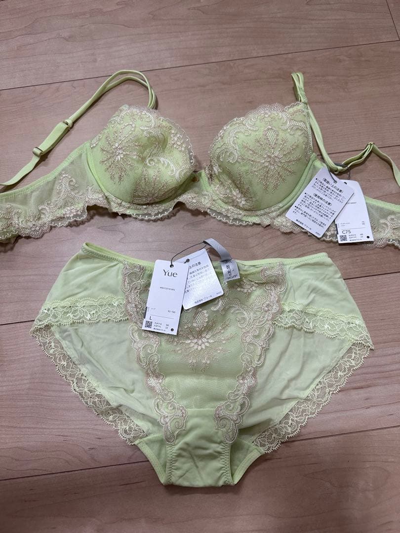 【ちーページ】 yue basic ブラ:75C Tショーツ:L