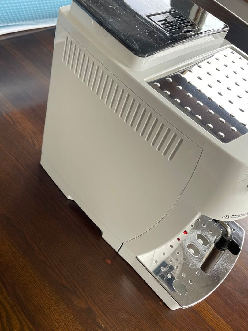 DeLonghi デロンギ マグニフィカS コーヒーマシン ECAM22112W