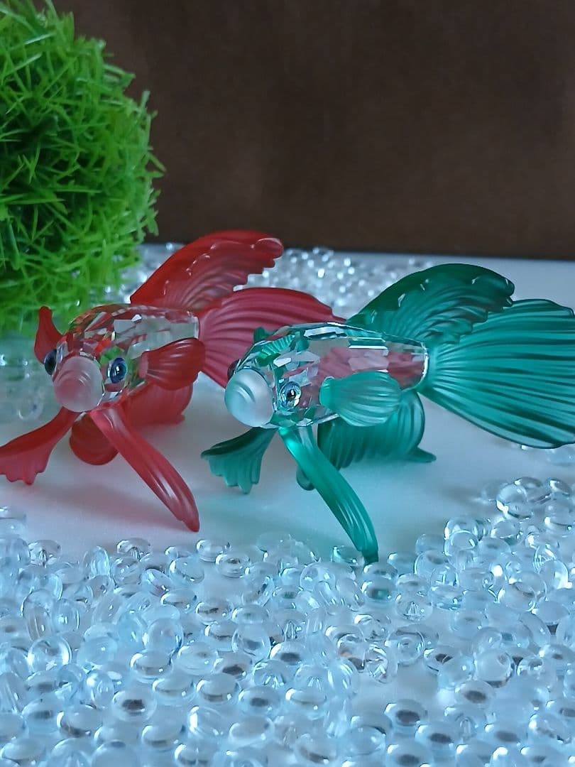 スワロフスキー　ファイティング　フィッシュ　 レッド　グリーン　2点