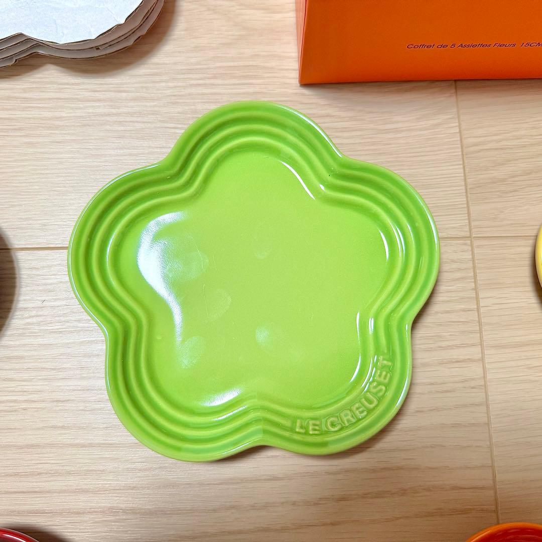 ル・クルーゼ 【LE CREUSET】 花形食器セット 5枚