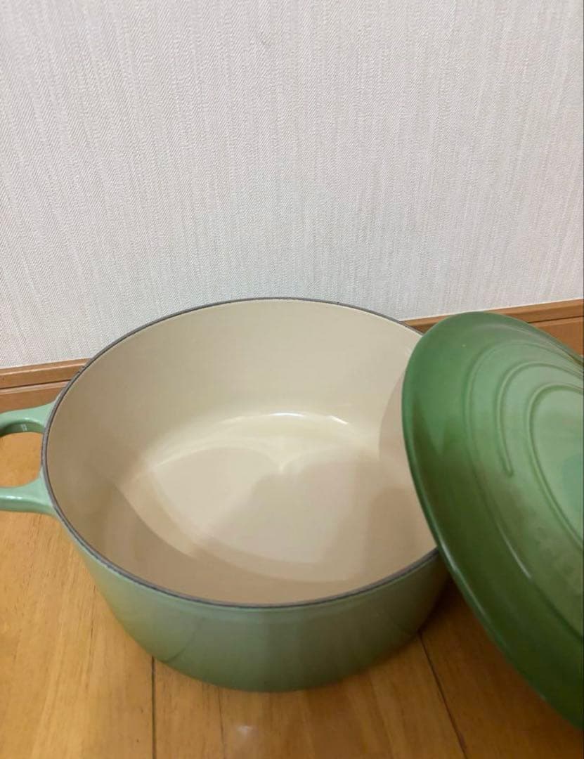 美品ル・クルーゼのグリーン両手鍋、蒸し器付き