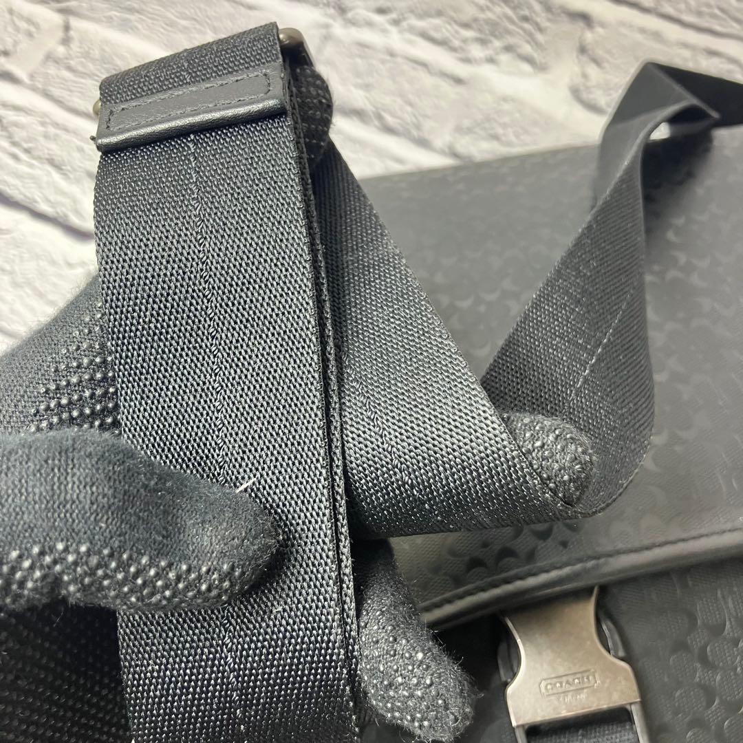 美品 コーチ ヘリテージ シグネチャー メッセンジャーバッグ ブラック A4可