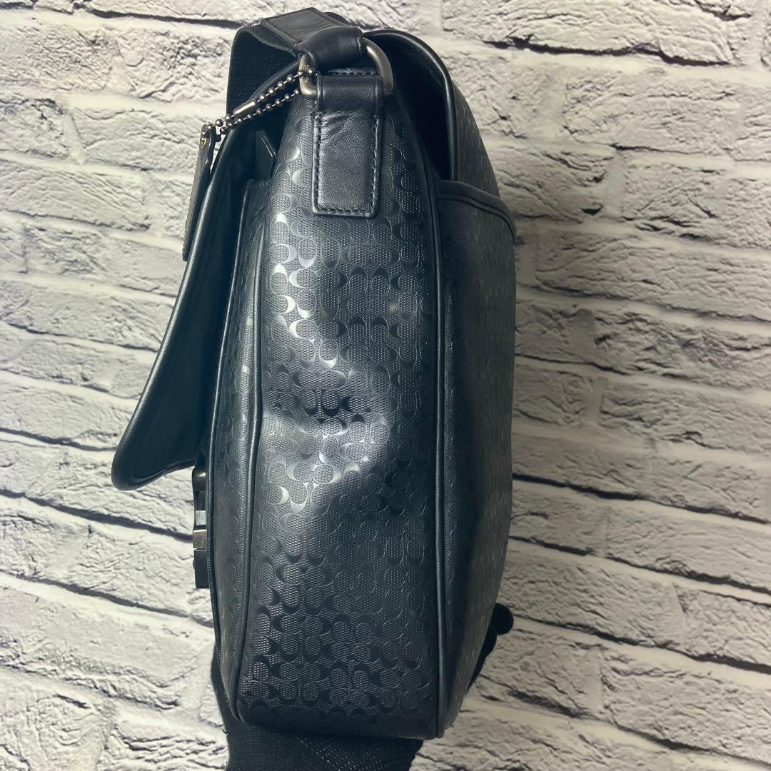 美品 コーチ ヘリテージ シグネチャー メッセンジャーバッグ ブラック A4可