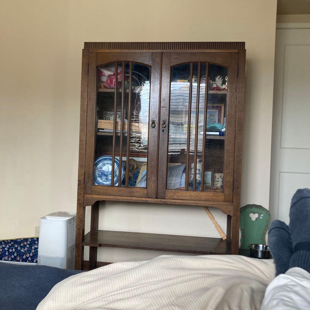 クラシック木製食器棚 ガラス扉付き