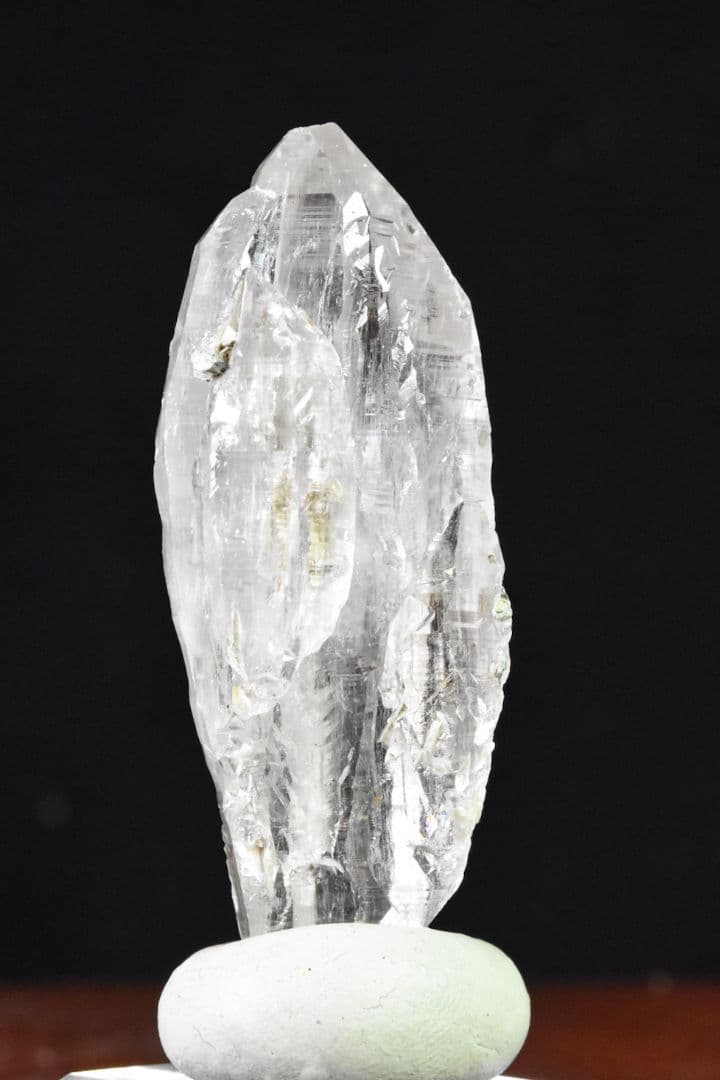 パキスタンスカルドゥ産 トレモライトインクォーツDT