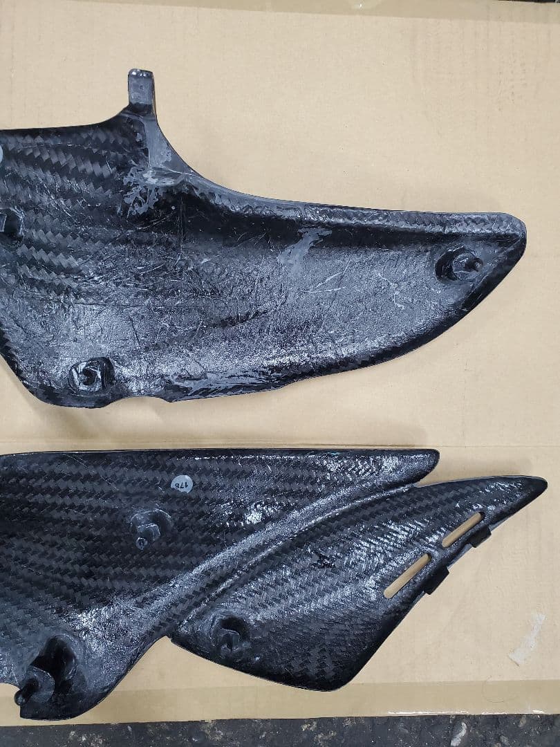 カワサキZ900RS用 カーボンサイドカバー 美品