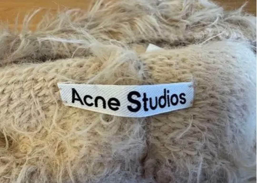 Acne Studios ベージュ ファーキャップ