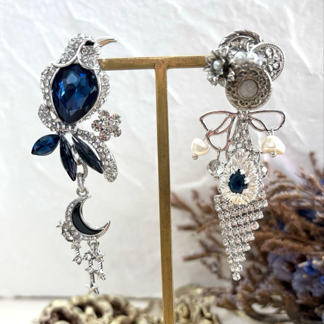 183 ロイヤルブルー✖︎クリアビジューの鳥さんブローチ　ピアスorイヤリング