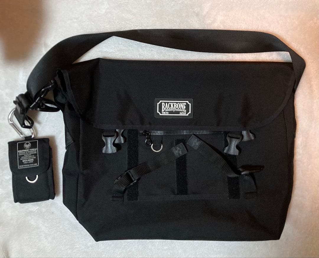 BACKBONE ブラック メッセンジャーバッグ