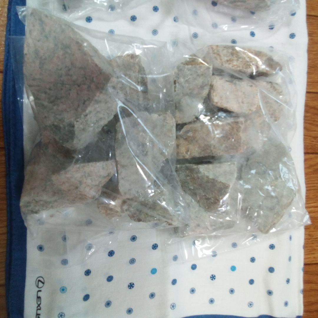 高純度天然ラジウム鉱石（0.5〜1.0μSv/h）北投石約2.2Kgサイズ混在