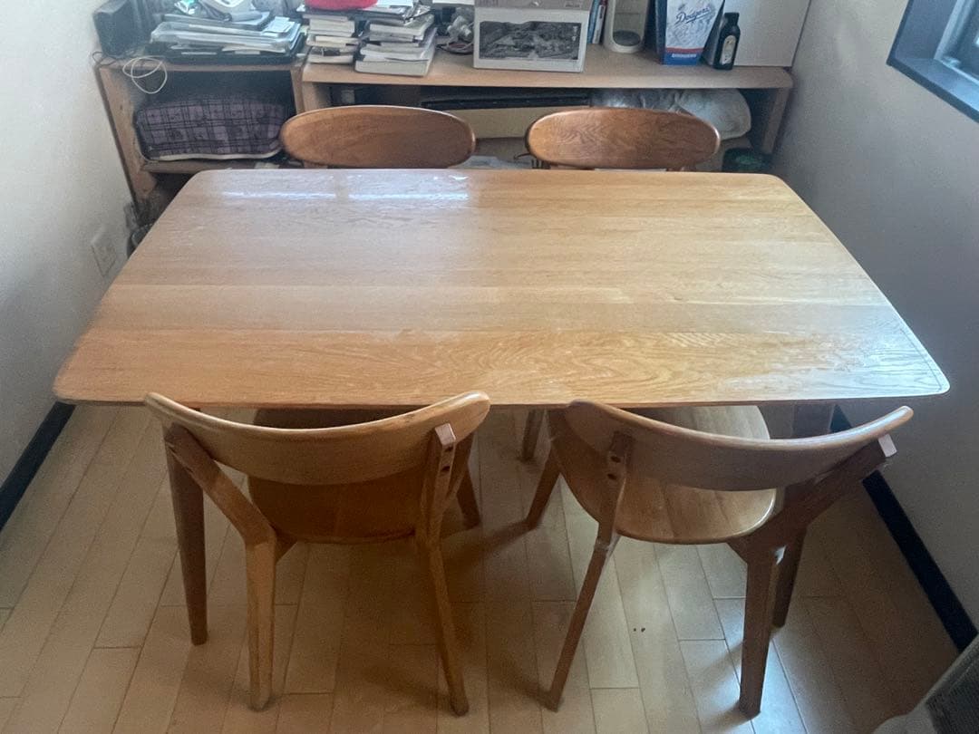 木製ダイニングテーブルと椅子4脚セット