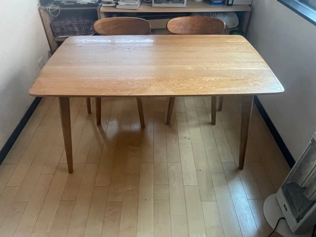 木製ダイニングテーブルと椅子4脚セット
