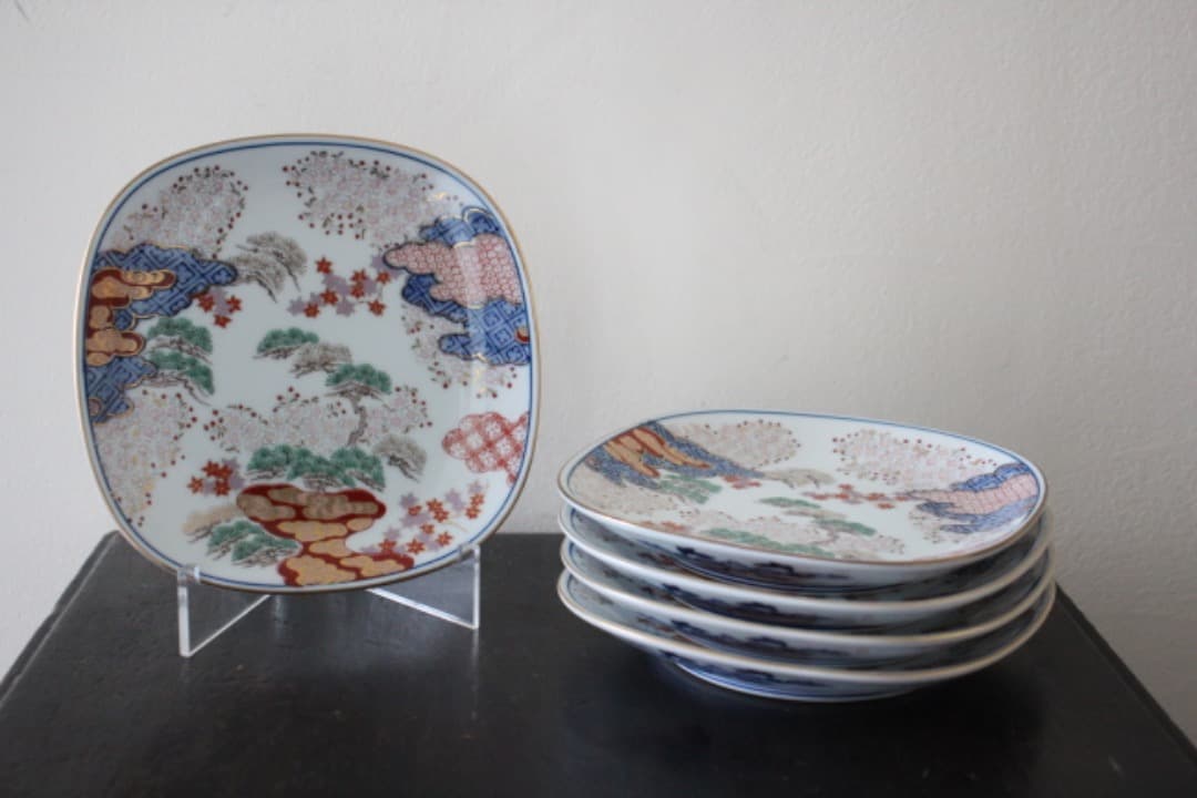 未使用・木箱入　有田焼　其泉造　染錦春秋紋　銘々皿揃　１５cmプレート　５枚