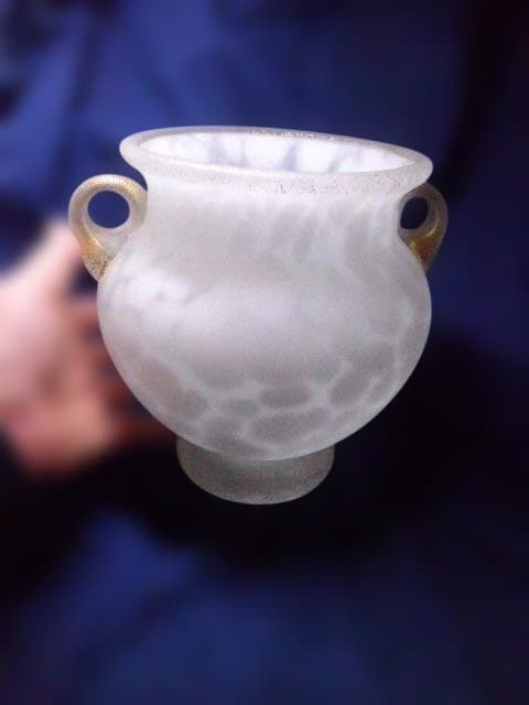 美品　高さ21センチの大きな岩田久利の代表作【雪牡丹】です。 手吹硝子 耳付花瓶