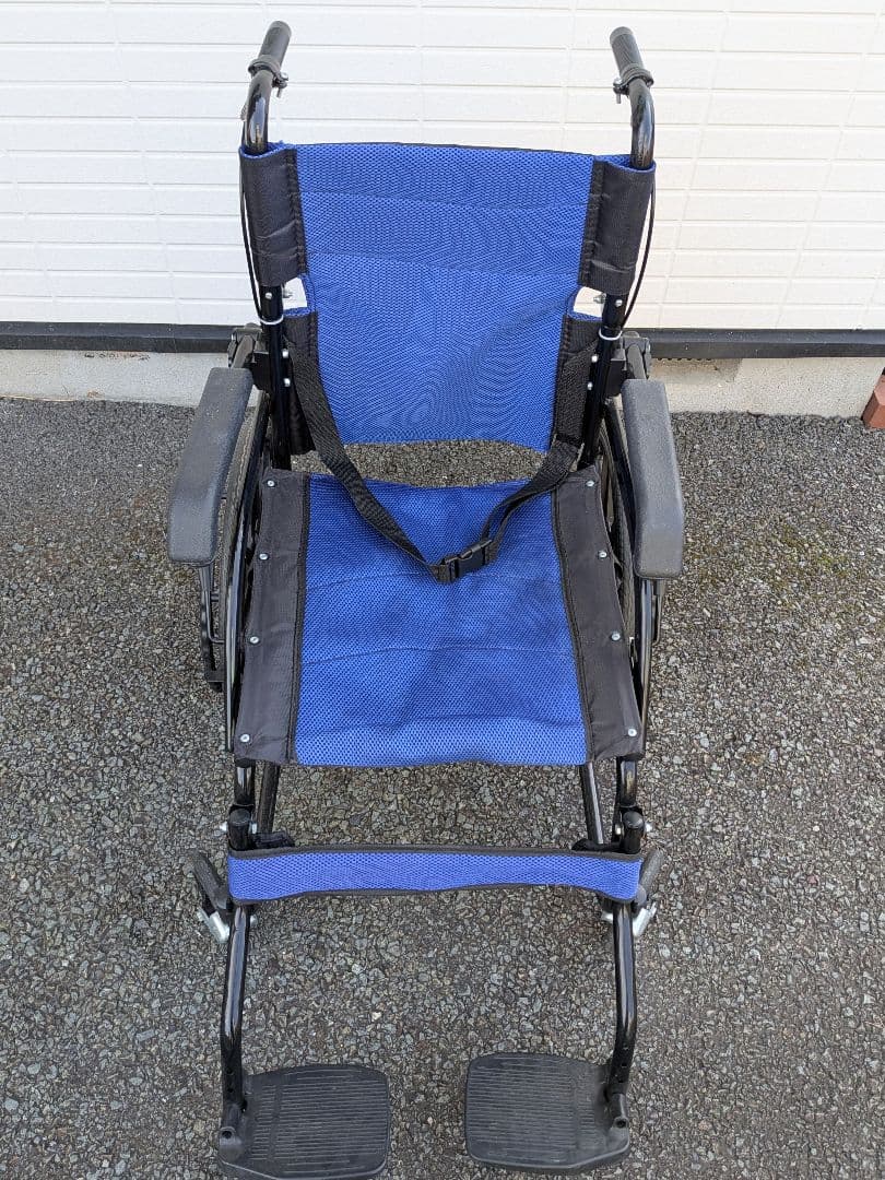 【送料無料】自走式 車椅子 折りたたみ ノーパンクタイヤ 介助ブレーキ