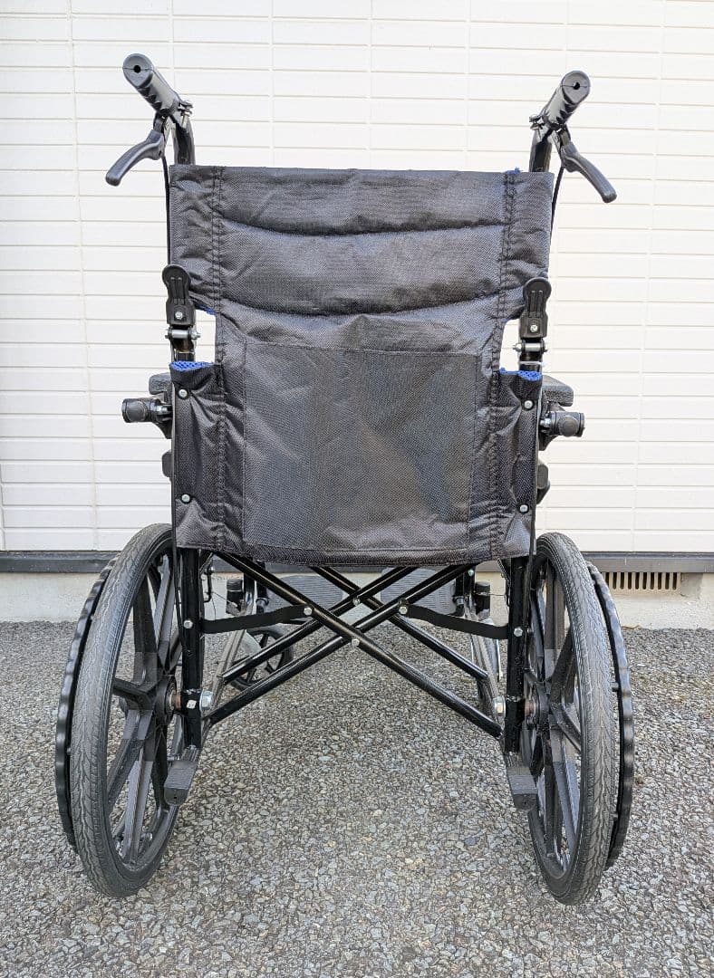 【送料無料】自走式 車椅子 折りたたみ ノーパンクタイヤ 介助ブレーキ