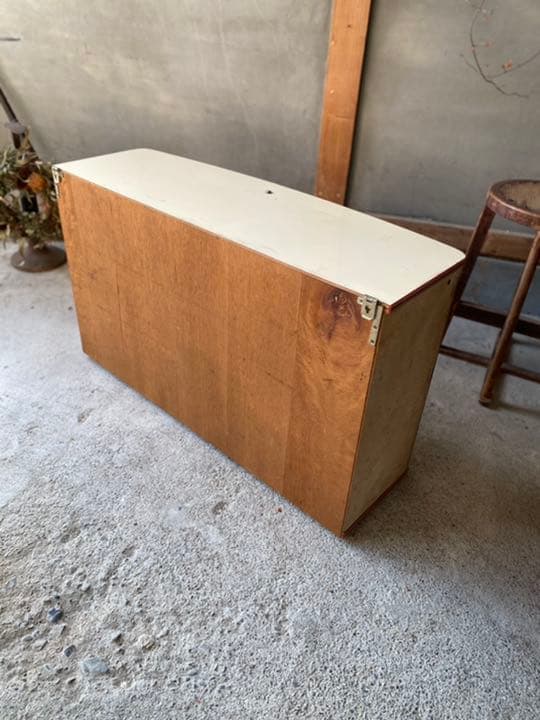 ビンテージ アールガラスの飾り棚