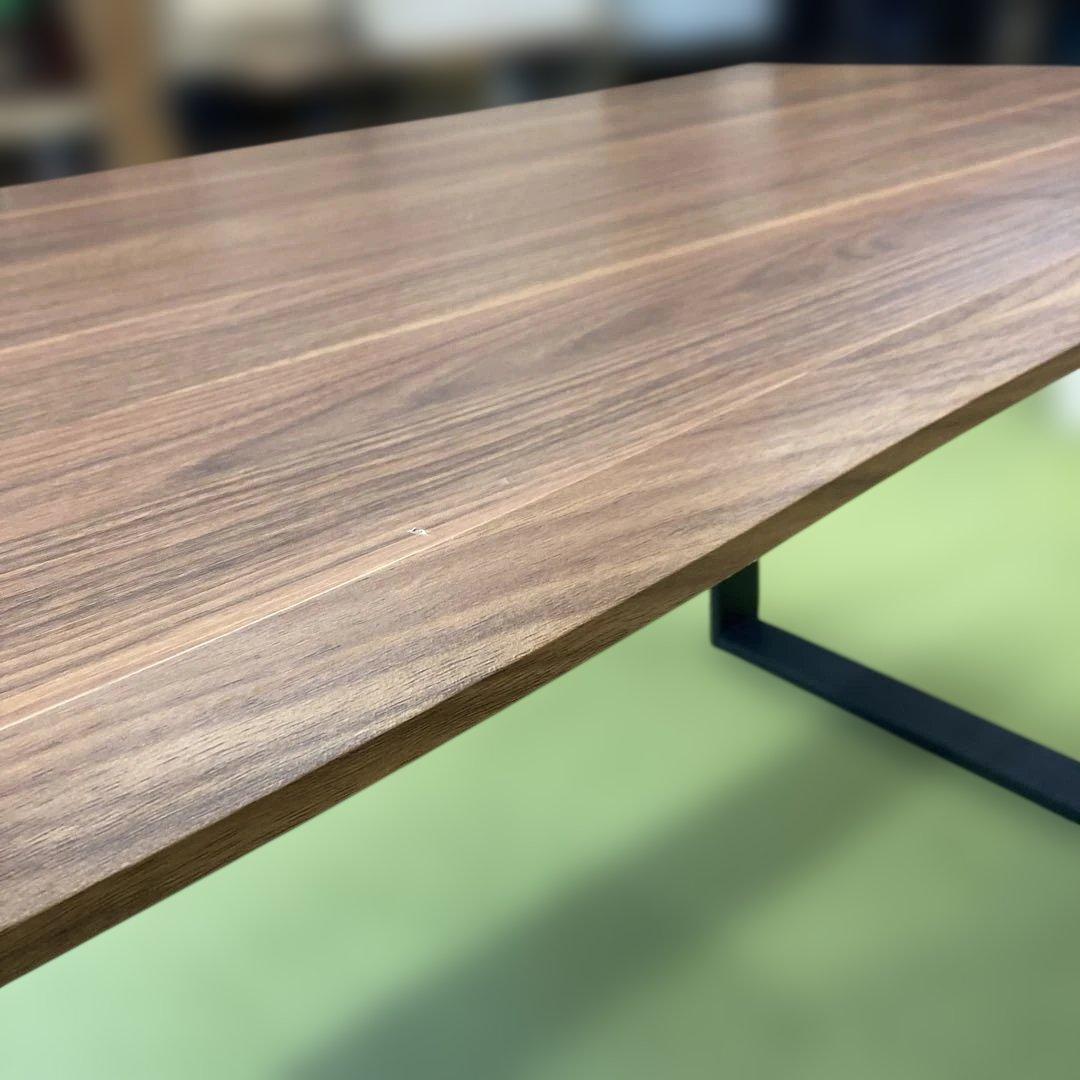 モダン木製ダイニングテーブル　直接引取り