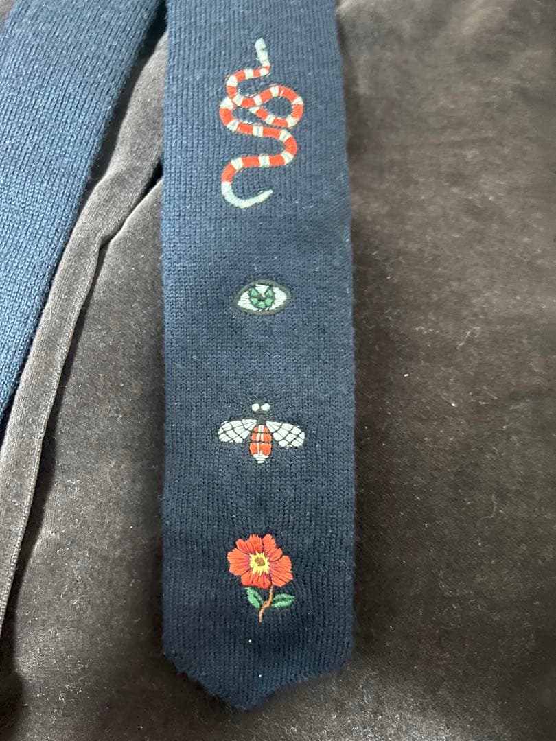 GUCCI 20SS エンブロイダリーネクタイ 「BTSテテ着用」