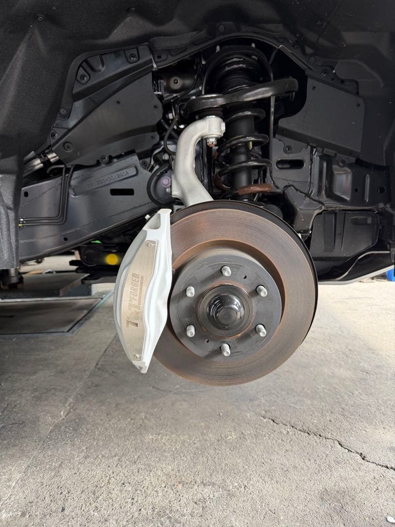 ランクル 250専用ブレーキキャリパーカバー