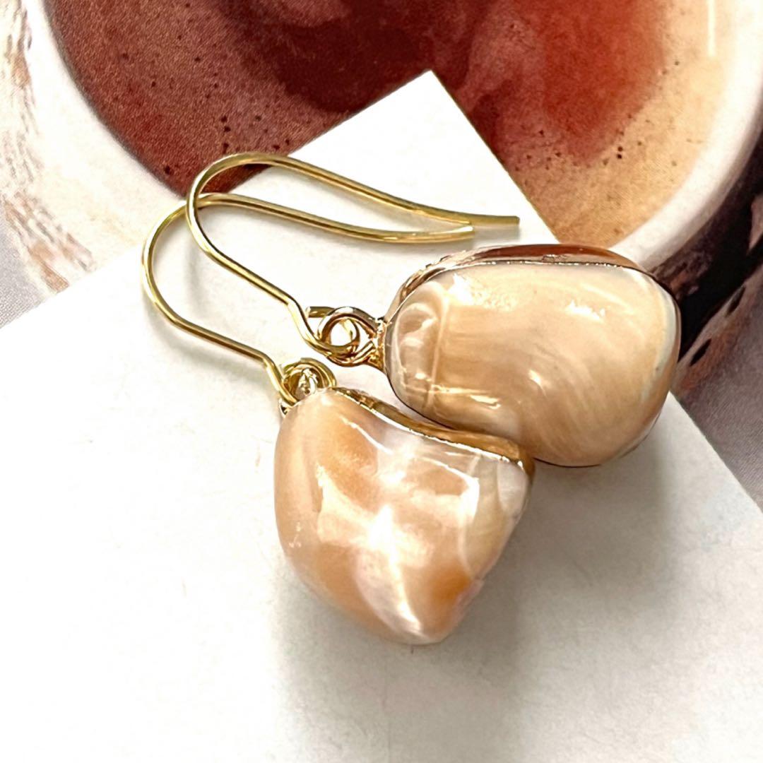 あいす☺︎ 1点作品☆ スクエア型枠ケシパールピアス