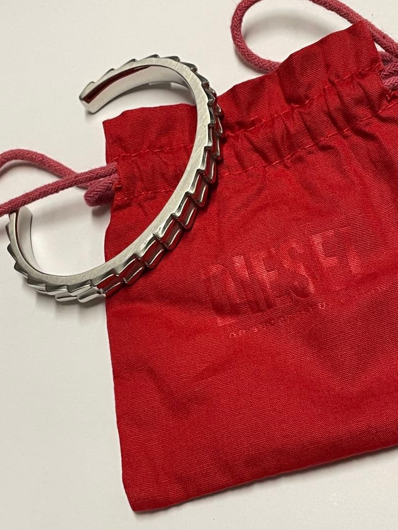 【美品】DIESELディーゼル　バングル　匿名配送❤︎
