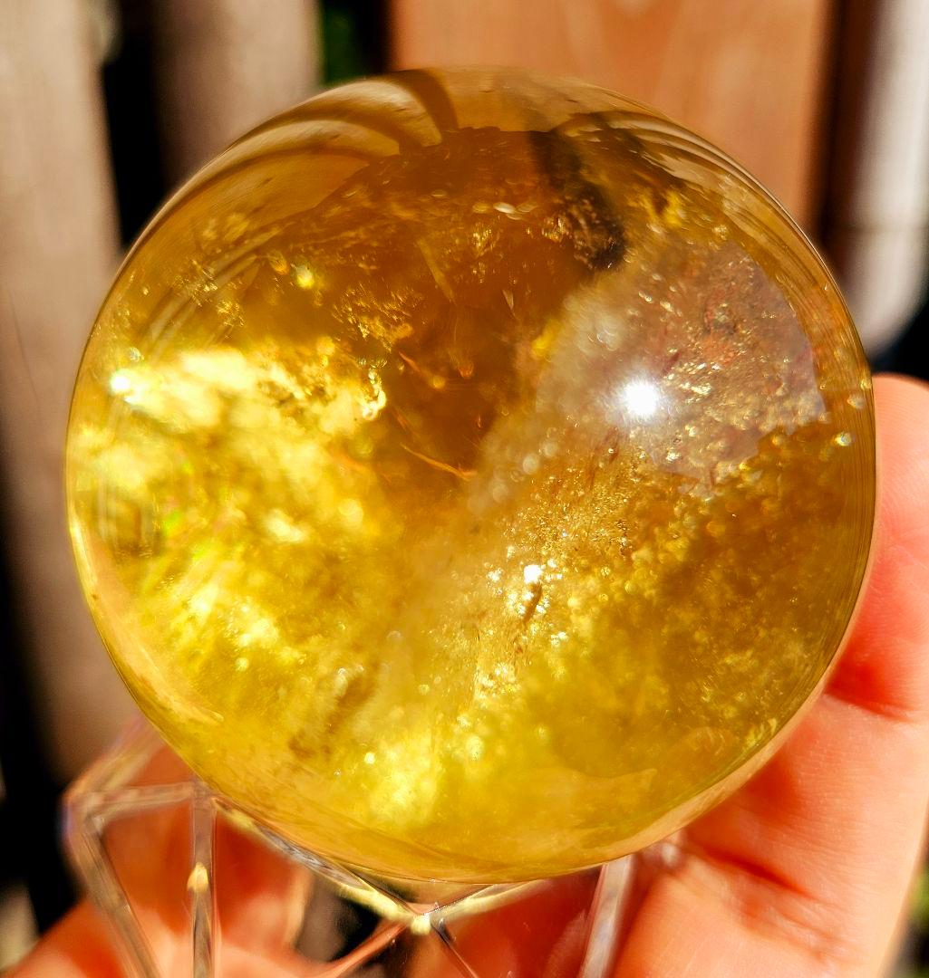 金運アップ‼️虹入りマダガスカル産 天然シトリン丸玉 貫入水晶かも❔