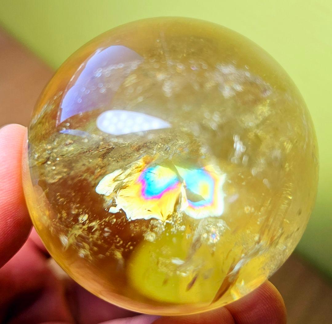 金運アップ‼️虹入りマダガスカル産 天然シトリン丸玉 貫入水晶かも❔