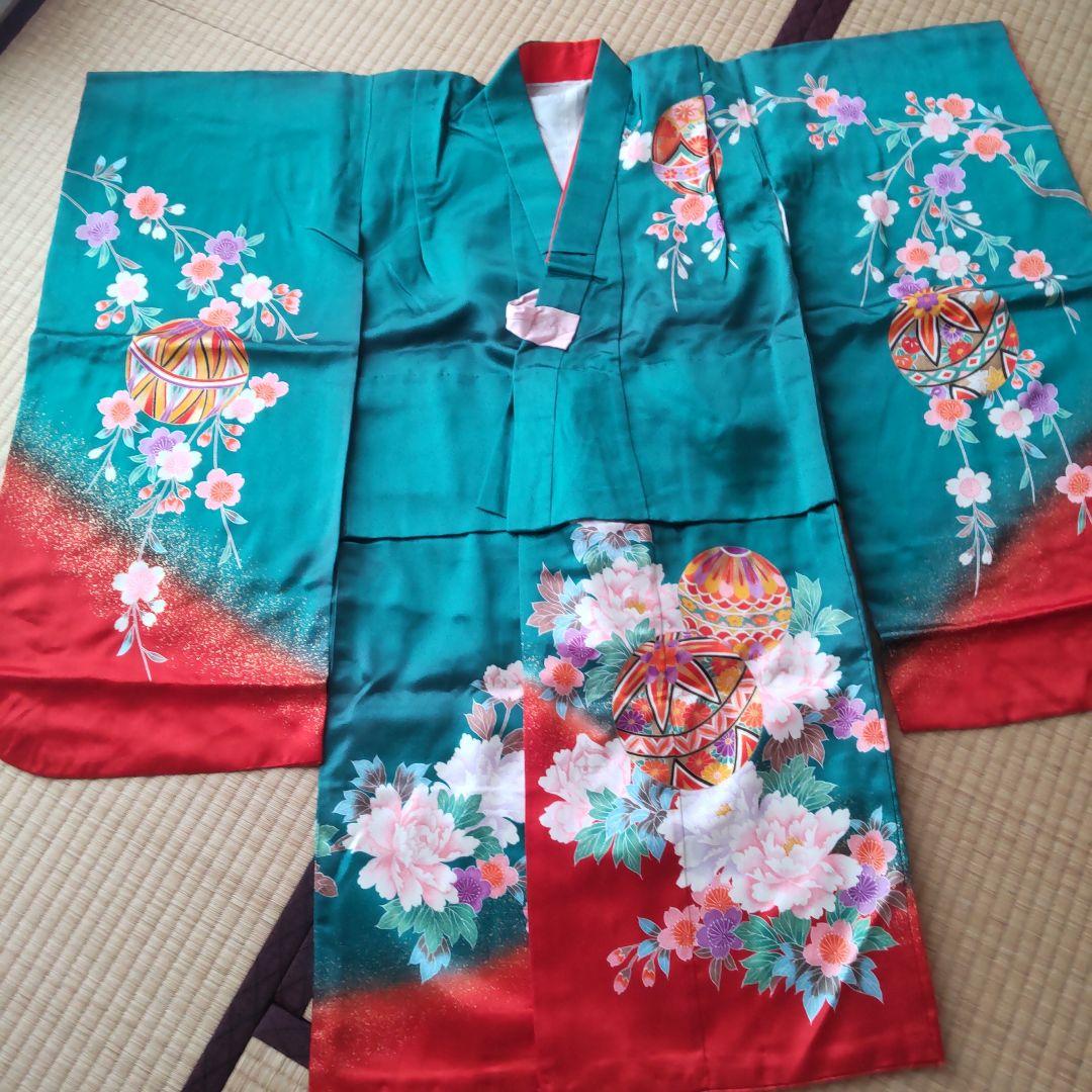 七五三 伝統的な和装 緑と赤の花柄長襦袢付き