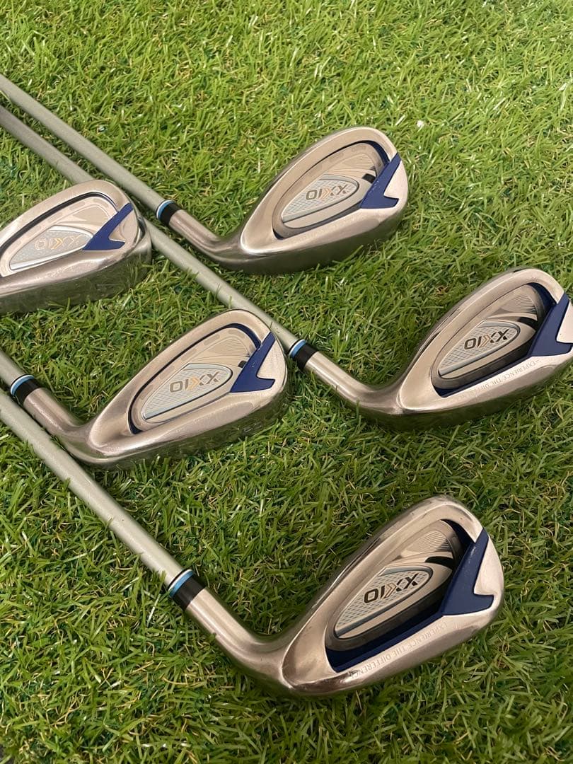 ゼクシオ12 レディースアイアン 5本 エクリュホワイト フレックスL