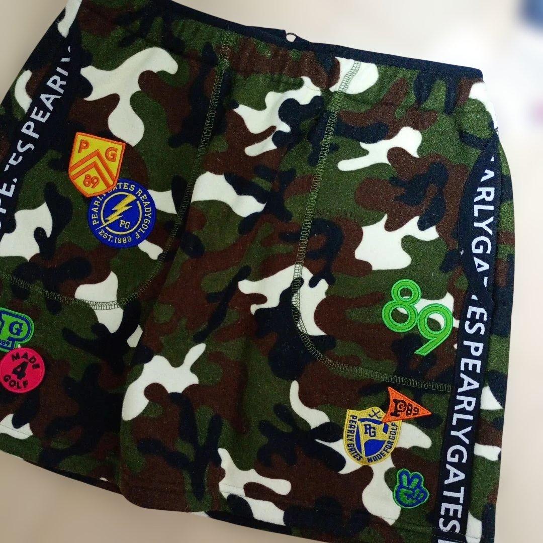 迷彩柄スカート 複数ワッペン付き