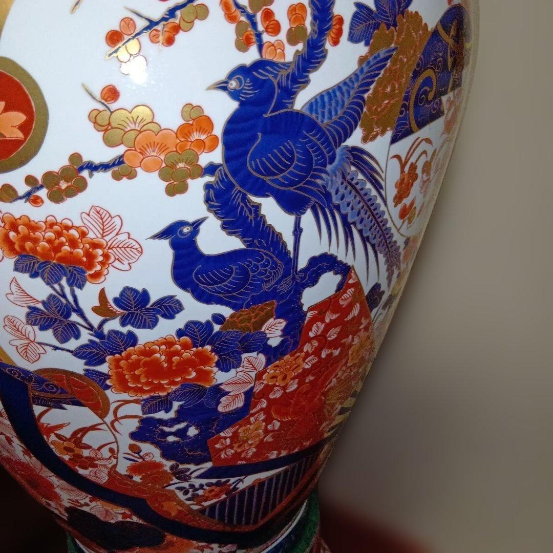 金色獅子の蓋付き陶器花瓶