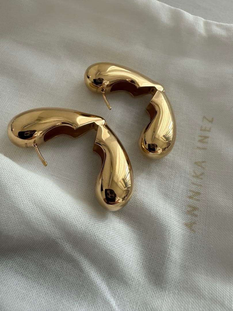 訳ありANNIKA INEZ ゴールドピアス　ハートフープラージ　ゴールド