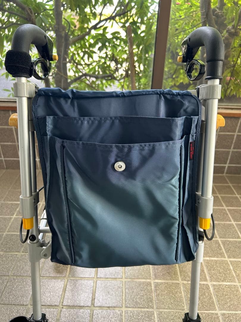 【美品】ブルーのバック付き歩行器　シルバーカー　ヘルシーワン