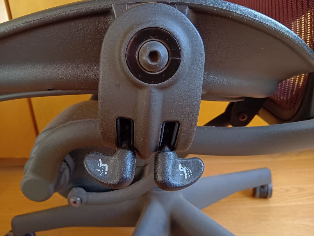 ア*ル様 【難あり】ハーマンミラー アーロンチェア