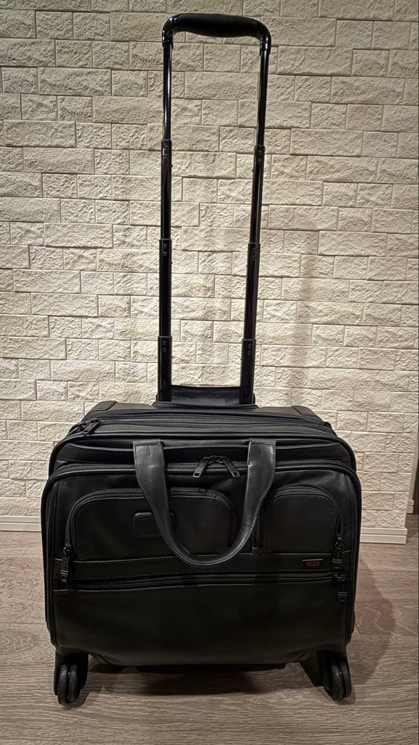 TUMI アルファ2 4ウィールデラックスブリーフウィズレザーラップトップケース