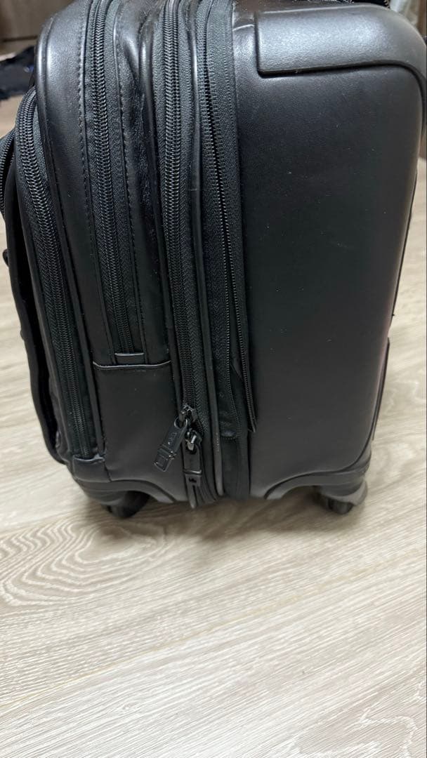 TUMI アルファ2 4ウィールデラックスブリーフウィズレザーラップトップケース