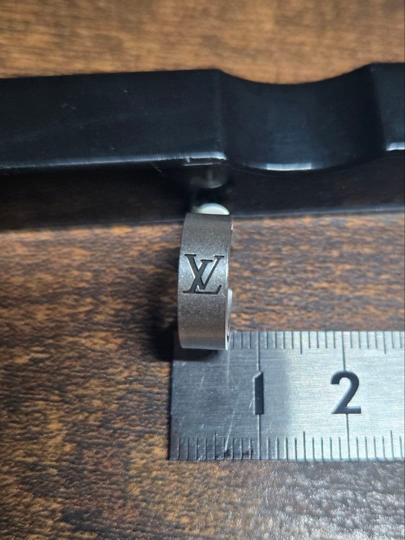 Louis Vuitton　ルイ・ヴィトン　ピアス　LV・テーラー　片耳