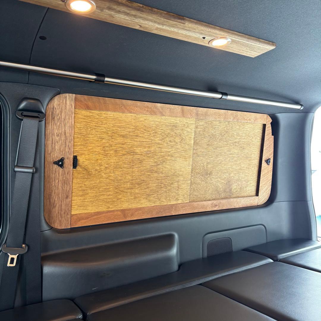 ハイエース 窓埋めパネル 左右セット 『DX』 吸盤4×2 DW Discr様