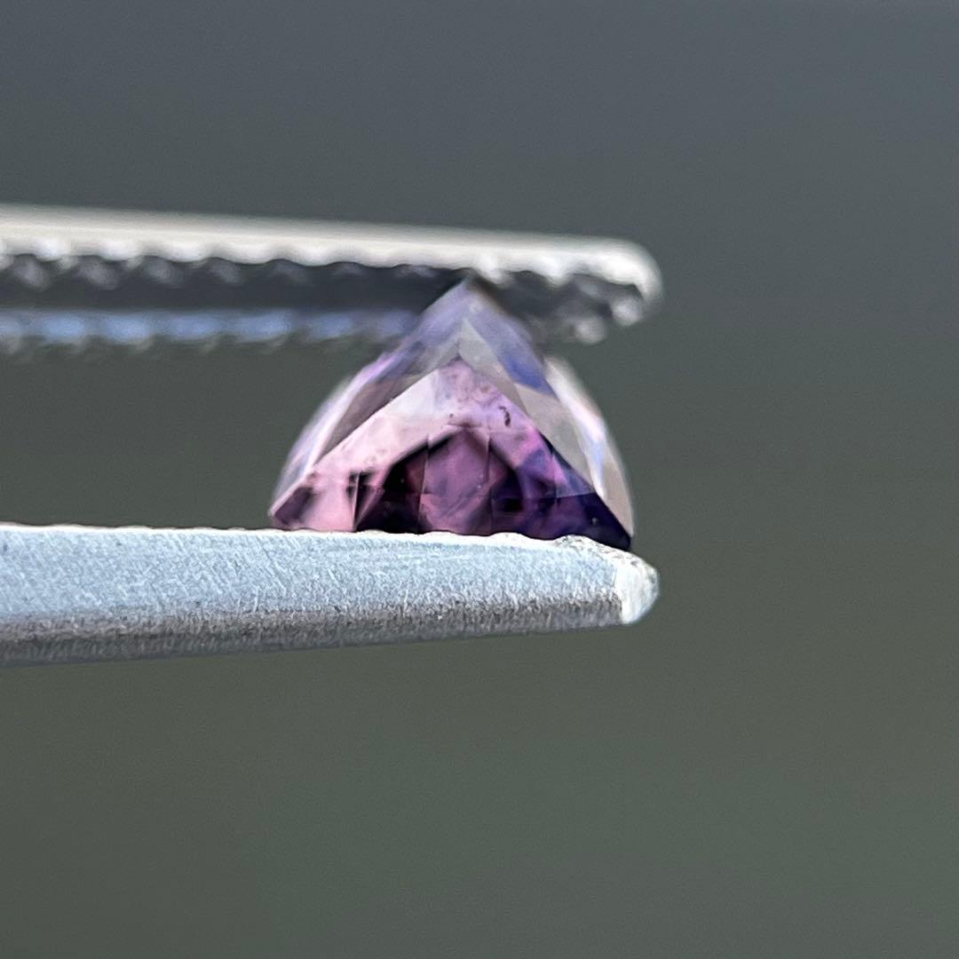 スリランカ産非加熱天然バイオレットサファイアルース