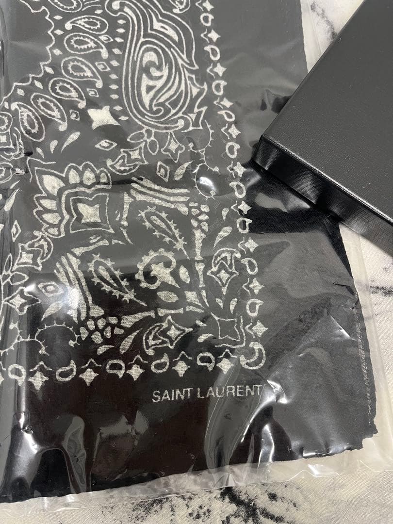 SAINT LAURENT バンダナ柄スカーフ